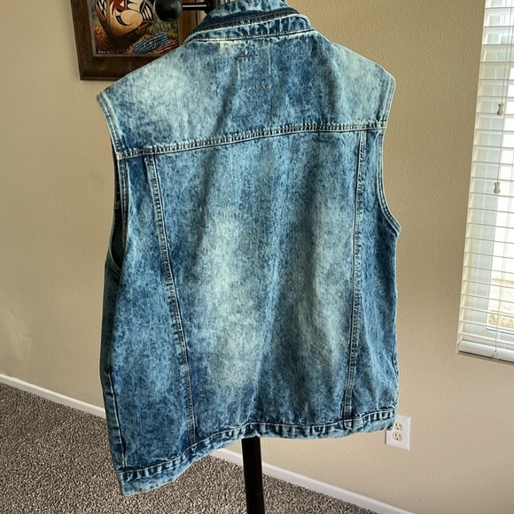 South Pole Sleeveless Jean Jacket. Used - Picture 2 of 3